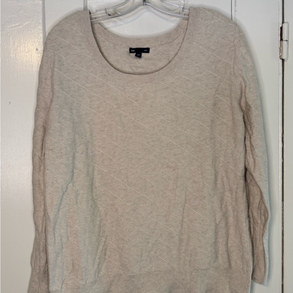 GAP Women's Beige Crew Neck Sweater